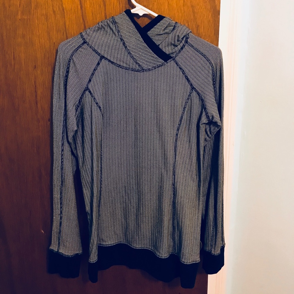 Lululemon Grey/Black Pullover Hoodie